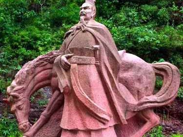 广场雕像艺术作品分析