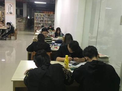图书馆禁止占座位标语