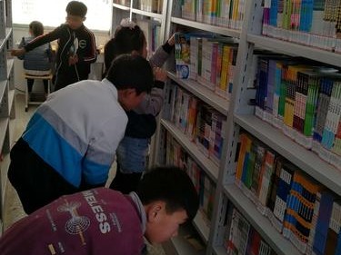 六年级图书室活动