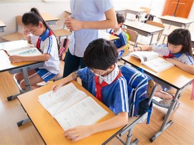 教育孩子读书视频短片