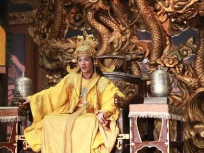 黄金黄冠戒指的意义
