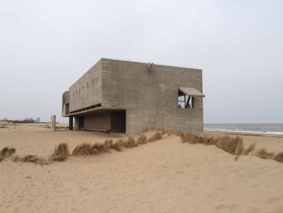 海边图书馆设计师介绍