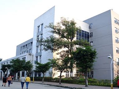 屏山县平山图书馆地址