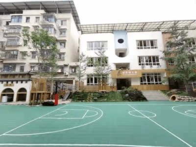 在校园里赶了个 毕业集 我们淘到了温暖 梦想和青春记忆