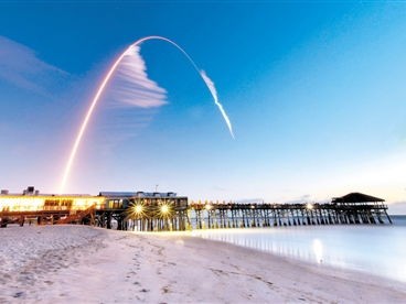 美国波音星际客机飞船与国际空间站对接