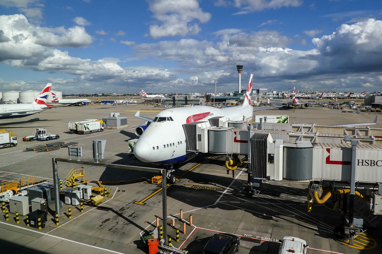 旅客进舱寻机长签名，一次难忘的空中之旅