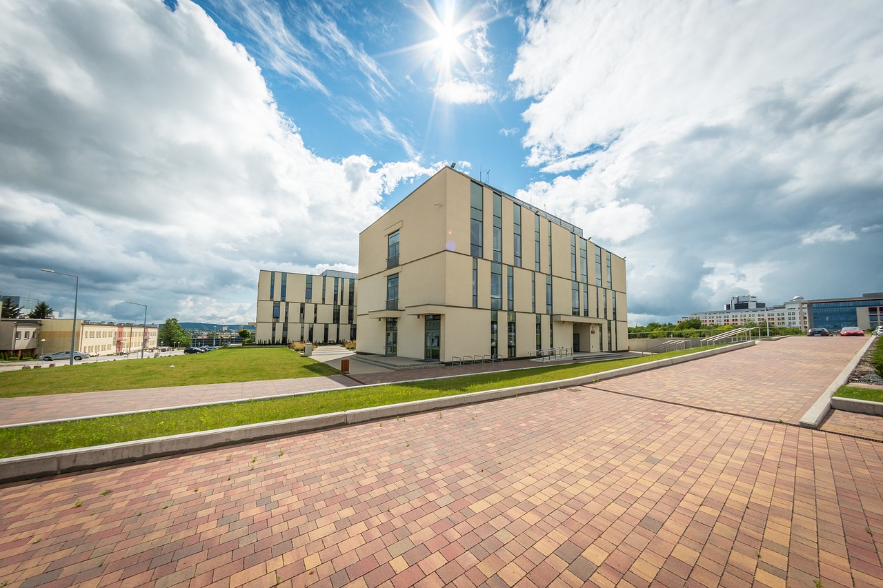 大学巨资建校门，百万投入的背后与深远意义