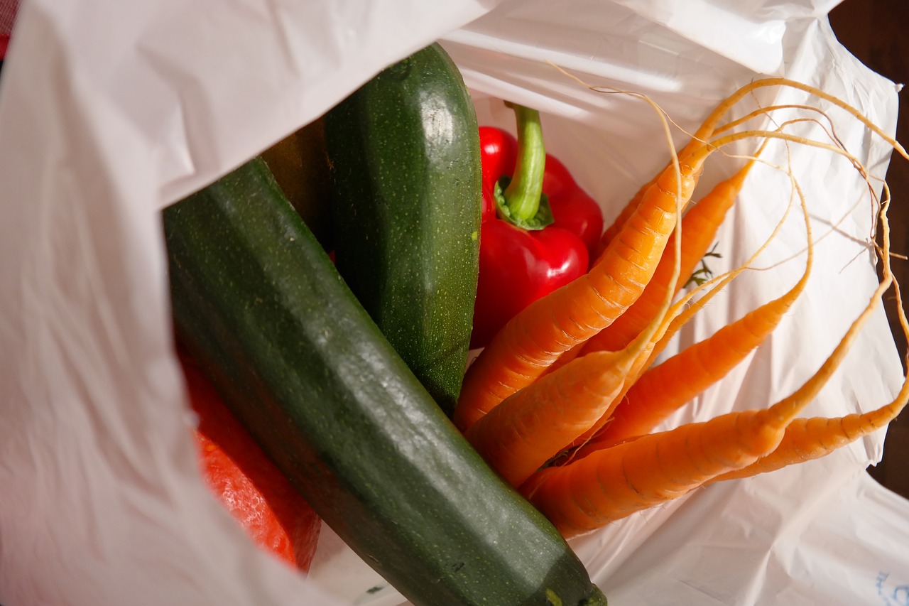 多名学生疑因食物中毒引发健康危机