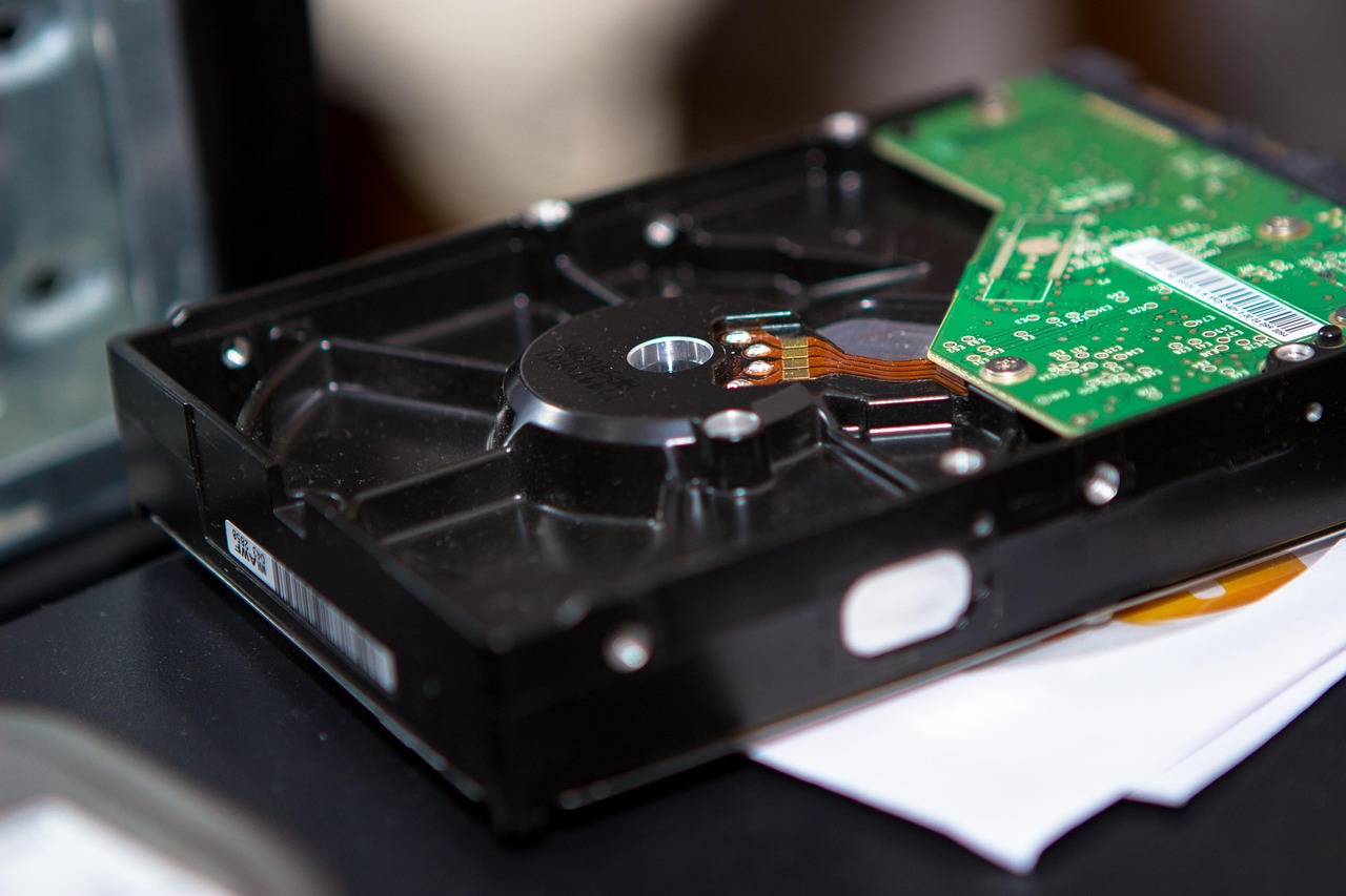 亲自动手安装 SSD，提升电脑性能的简单指南