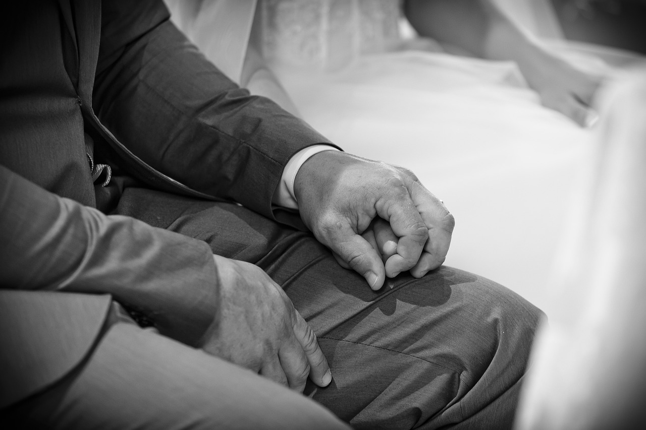婚姻的裂痕，男主出轨背后的心理与社会因素解析